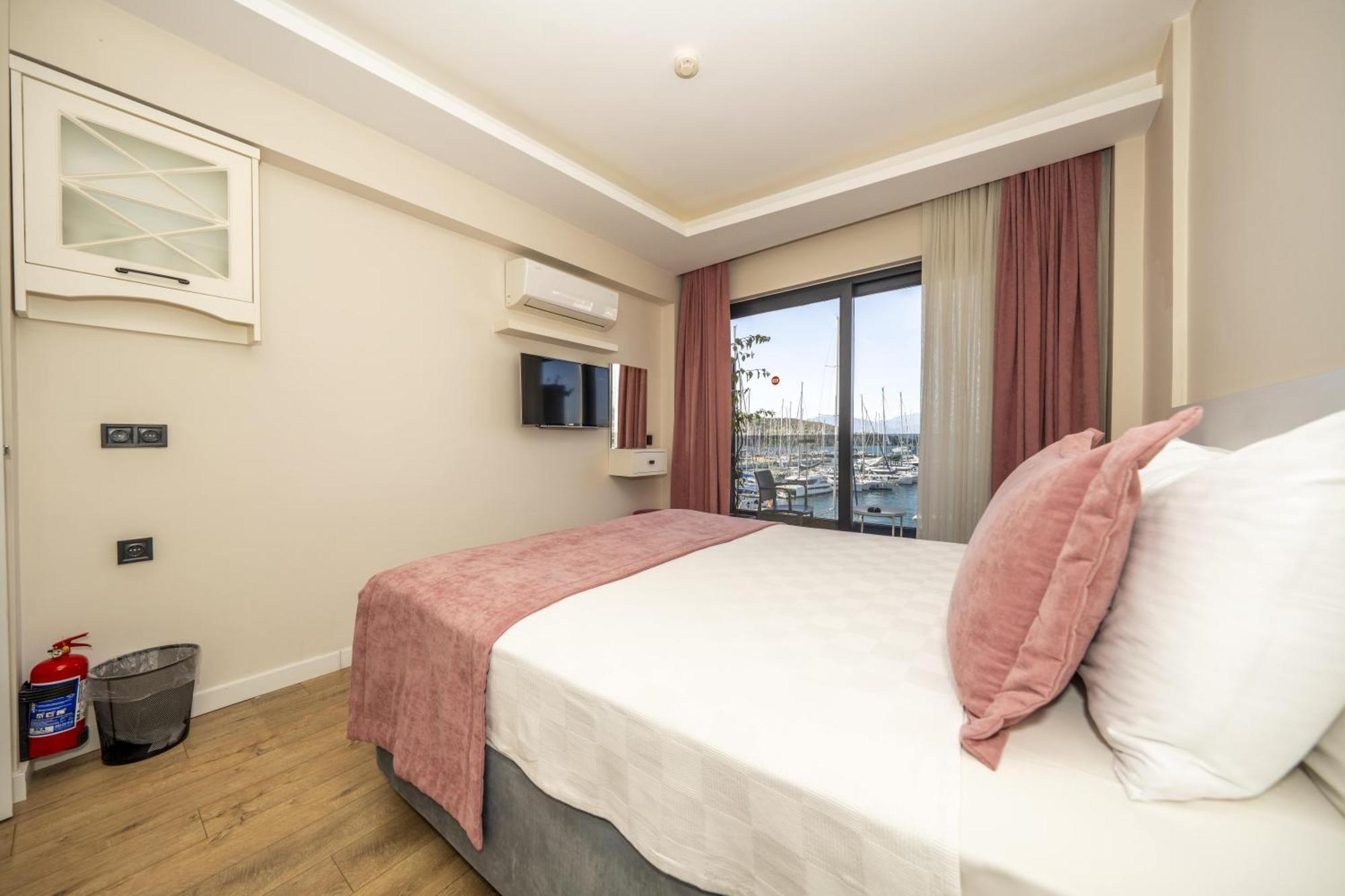 Ece Marina Suites Fethiye Buitenkant foto