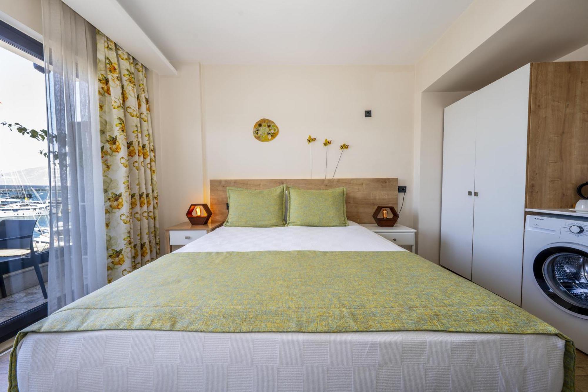 Ece Marina Suites Fethiye Buitenkant foto
